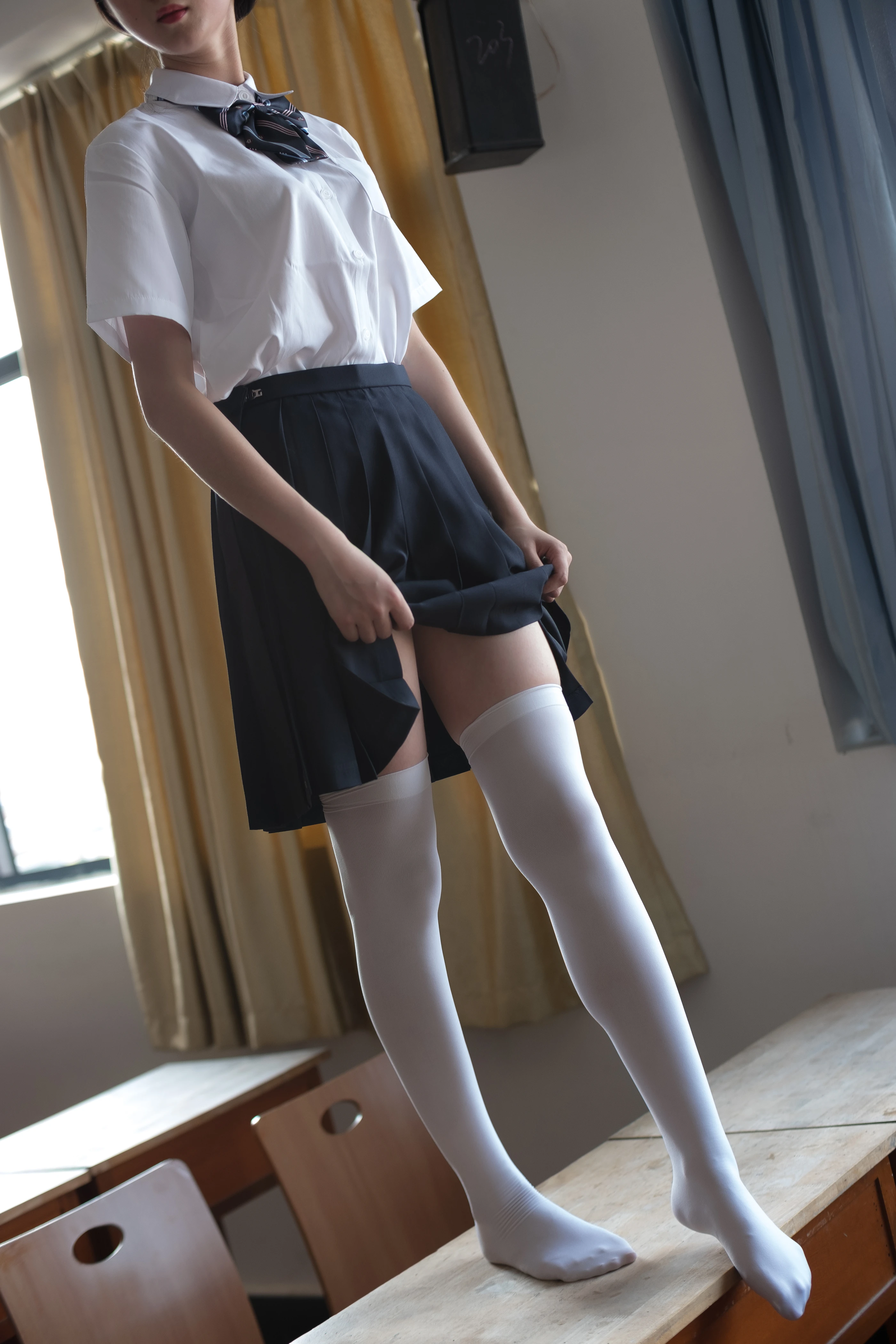 森萝财团 [BETA-022] 教室里的JK白丝少女 [66P]插图8